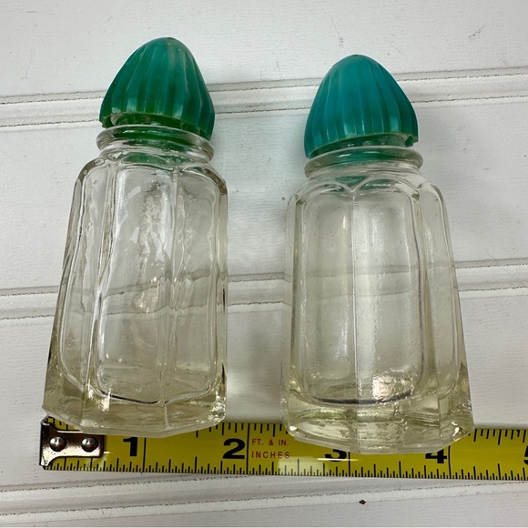 Hazel Atlas Vintage Salt and Pepper Shaker Set with Teal Lids - Picture 8 of 10